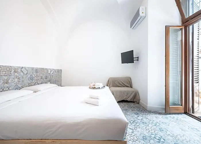 Aeterna Rhome - Domus Piramide *
