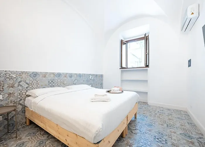 Aeterna Rhome - Domus Piramide